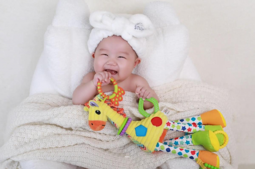 阜宁三个月宝宝正确抱姿 阜宁三个月宝宝正确抱姿